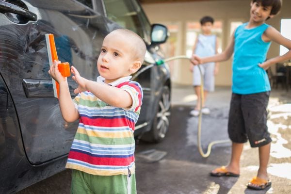 kids washing a car; easy ways to make money fast for kids and teens