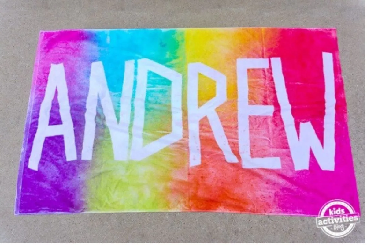 tie-dye beach towel; DIY birthday gifts kids can make for friends
