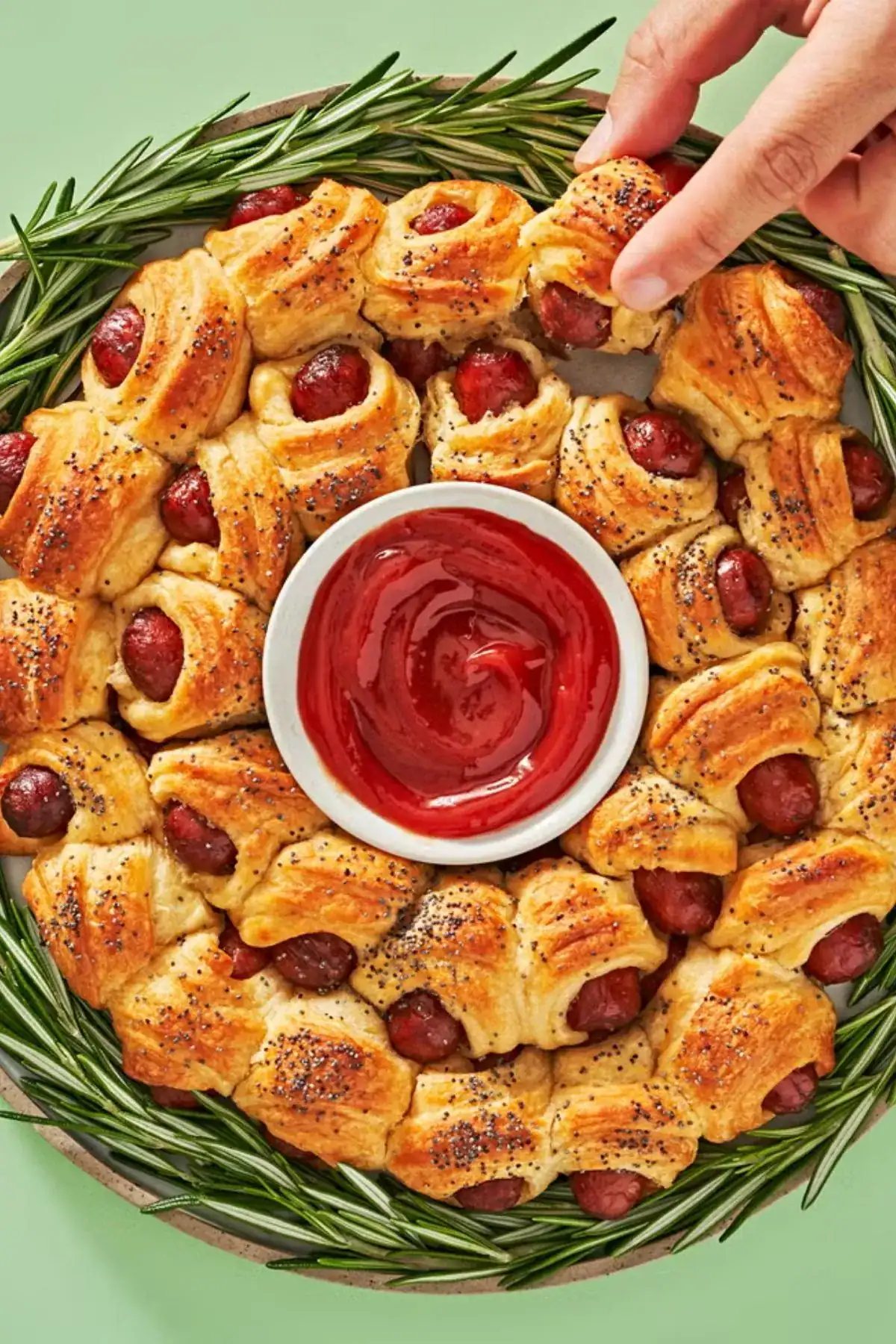 pigs in a blanket wreath; easy Christmas appetizers; simple make ahead with brie