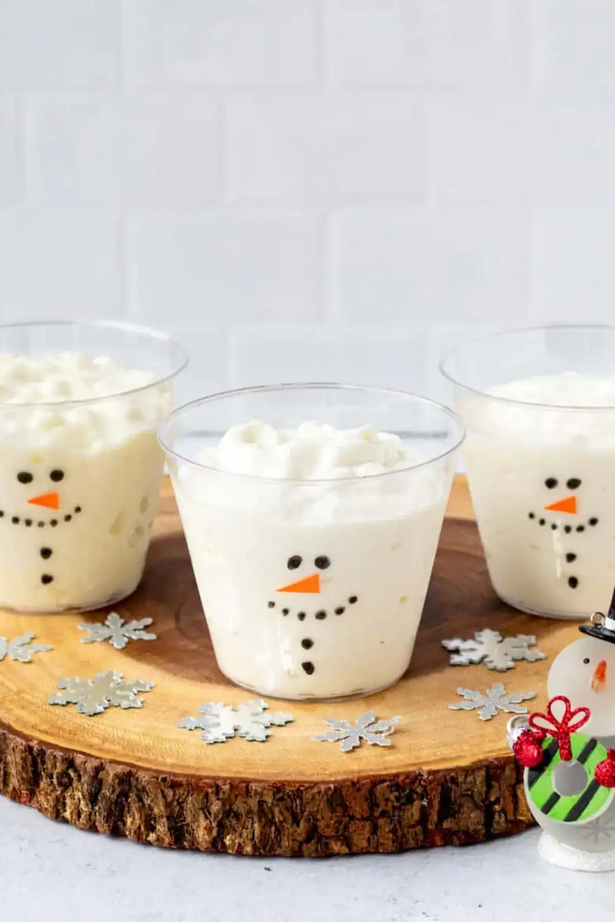 frosty yogurt cups