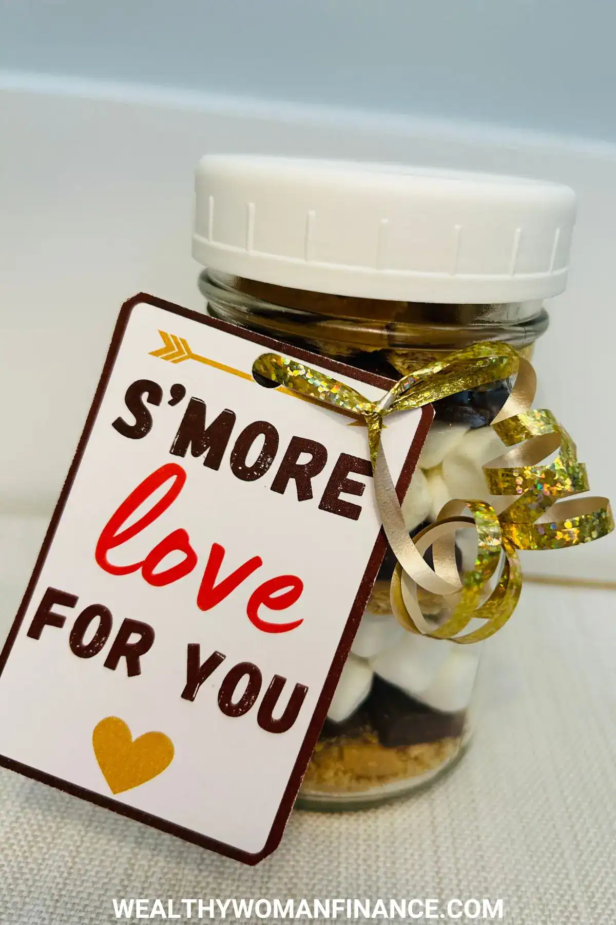 s'more gift idea in a jar, homemade gift for neighbors, friends