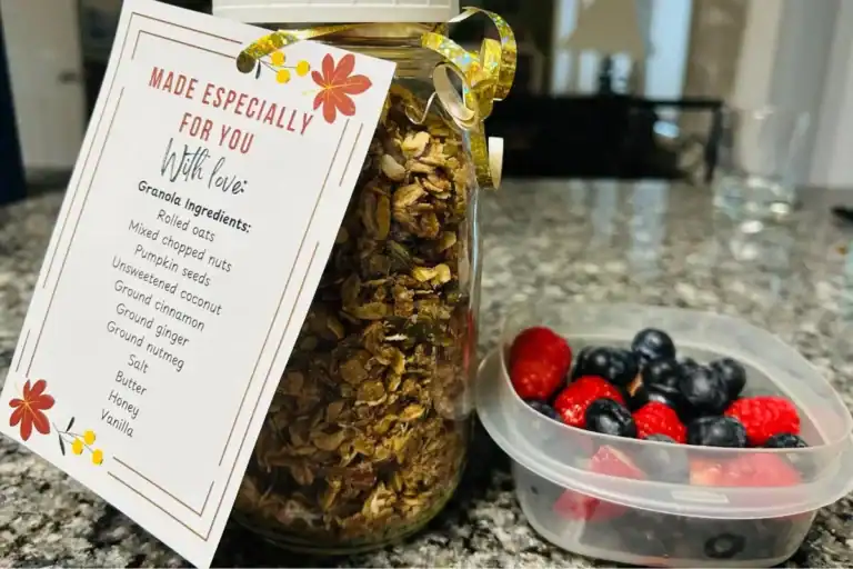 homemade baked granola in a jar gift idea and free printable tags