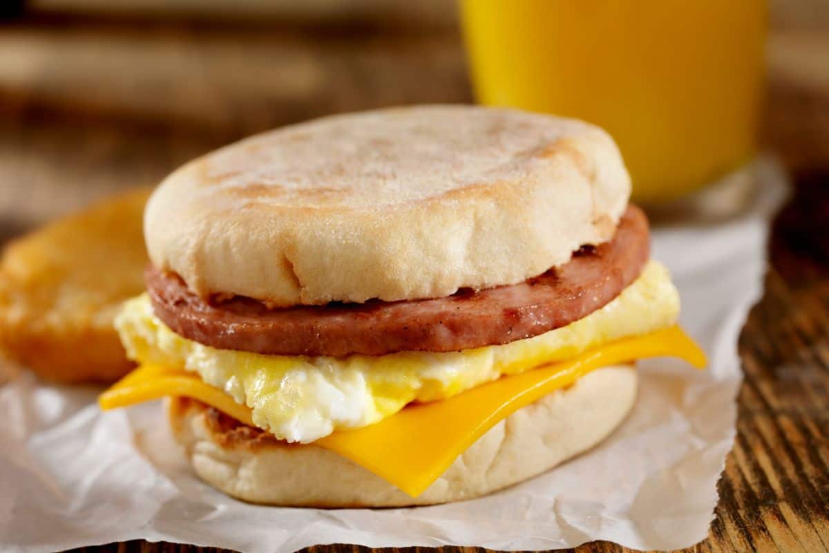 breakfast sandwich sliders; cheap ideas for a crowd
